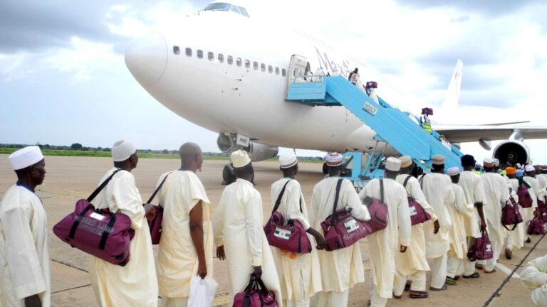 Pilgrims-heading-for-Hajj4