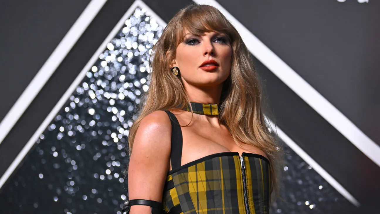 Taylor Swift Wins Record-Breaking MTV VMAs Award