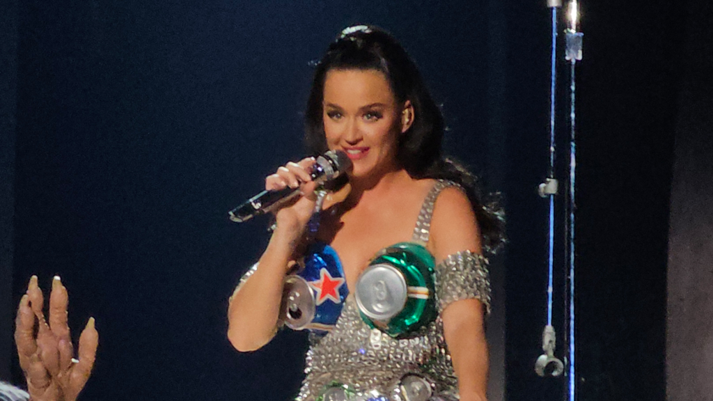 Katy Perry Adjusts Tour Schedule for Daughter Daisy