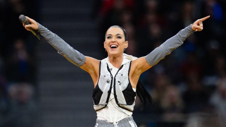 Katy Perry will Launch to Space on Blue Origin Space Rocket