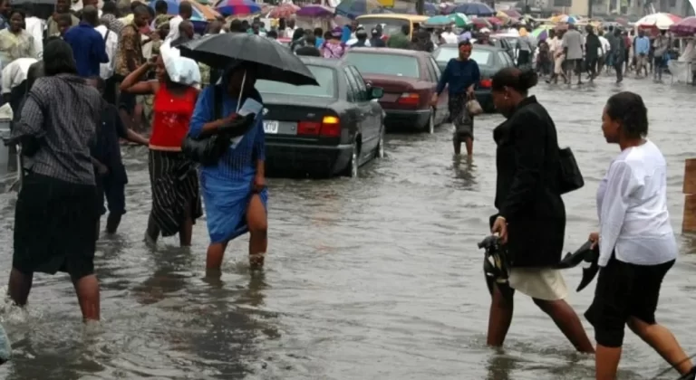FG Warns FCT, 30 States Against High Risk of Flooding